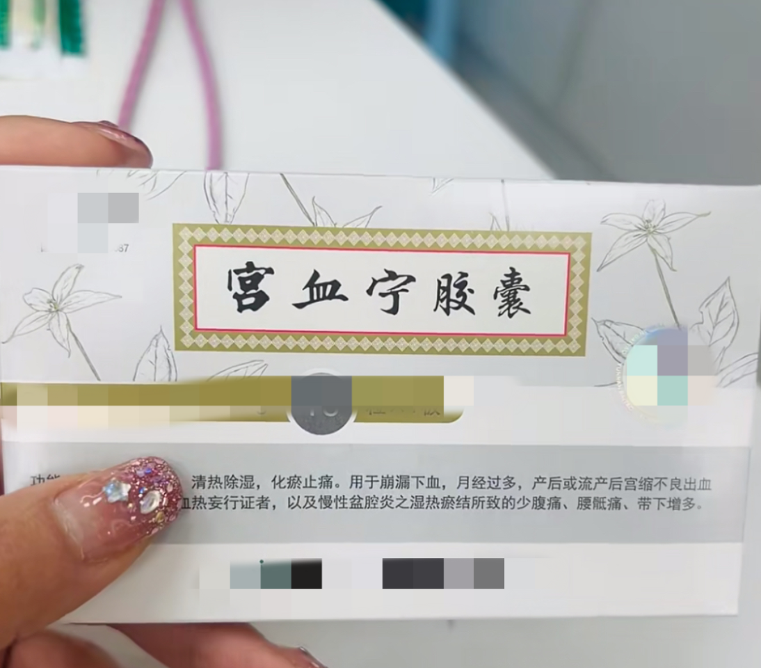 鸡冠花可以调理月经吗(鸡冠子花可以治疗月经吗)