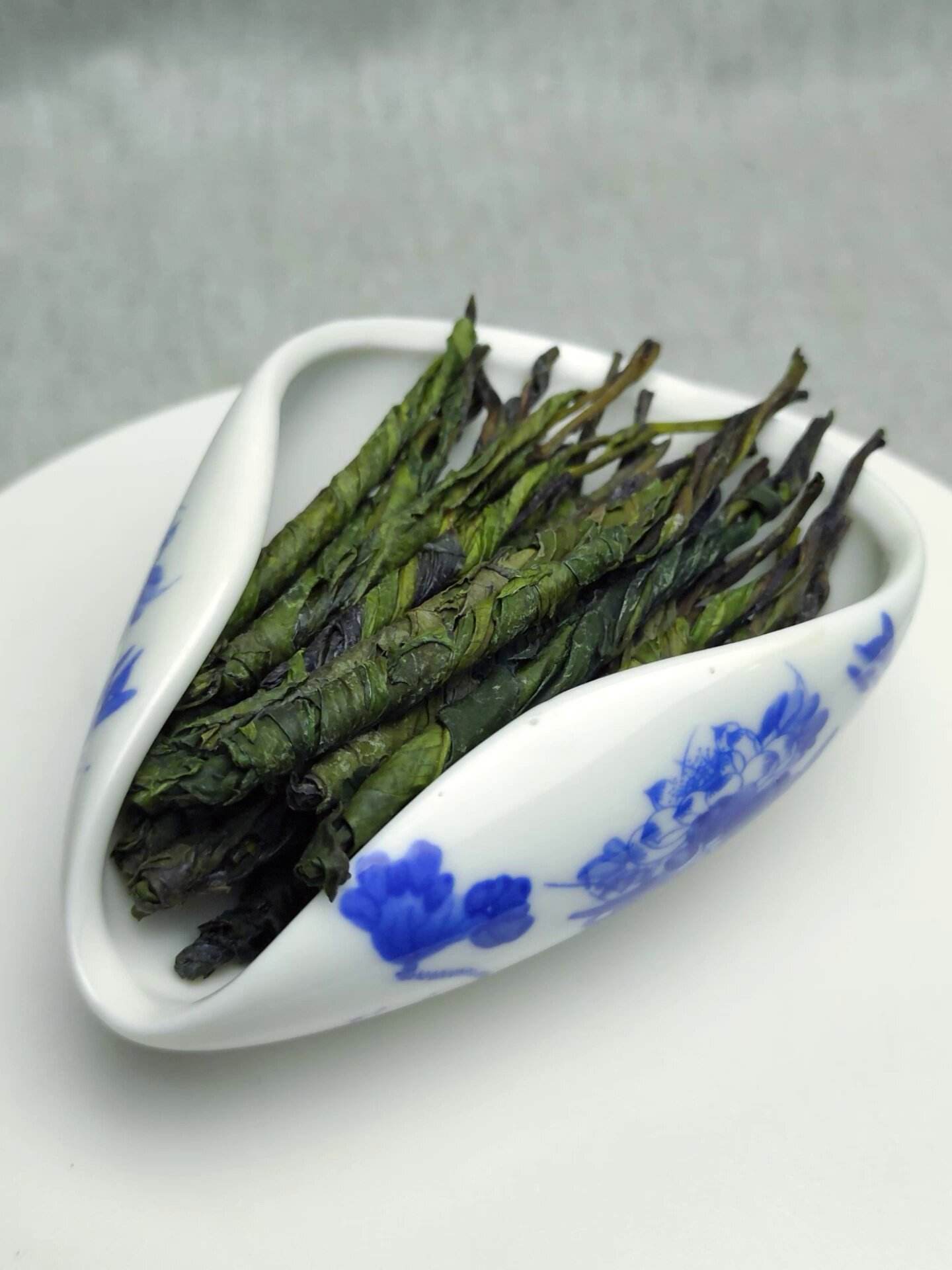 苦丁茶为什么要前一天晚上泡(苦丁茶晚上泡了,第二天可以喝吗)