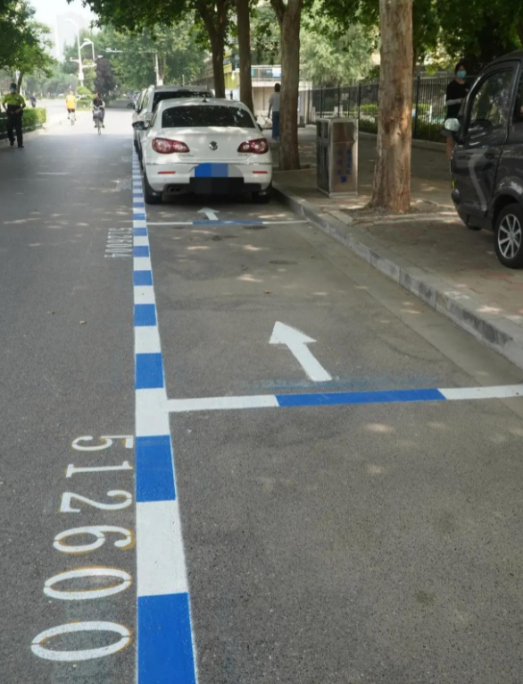 信号灯路口越停车线停车(信号路口越停车线停车罚款多少钱) 信号灯路口越停车线停车(信号路口越停车线停车罚款多少钱)