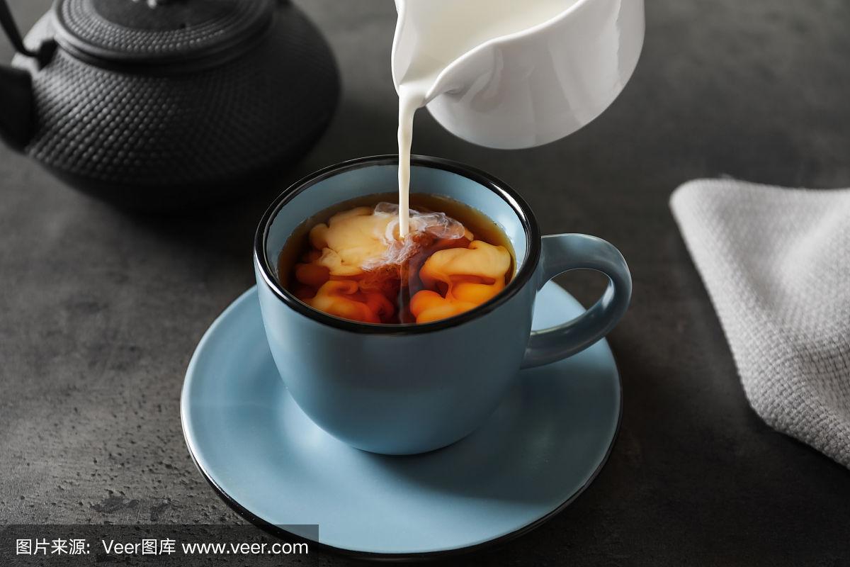 泡好的红茶可以直接加牛奶吗(泡好的红茶可以直接加牛奶吗能放多久) 泡好的红茶可以直接加牛奶吗(泡好的红茶可以直接加牛奶吗能放多久)