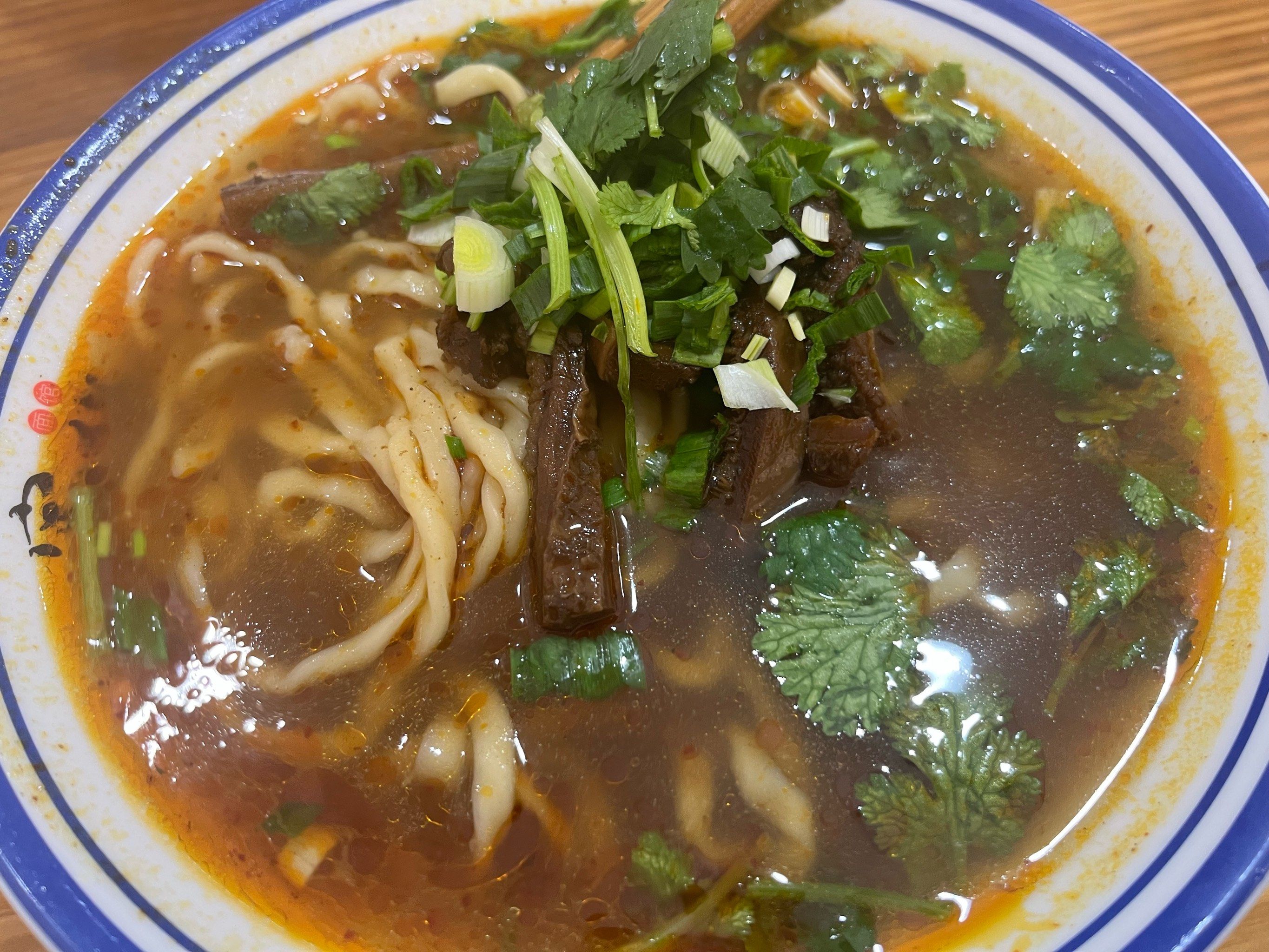 一碗牛肉面的热量(一碗牛肉面是多少热量)