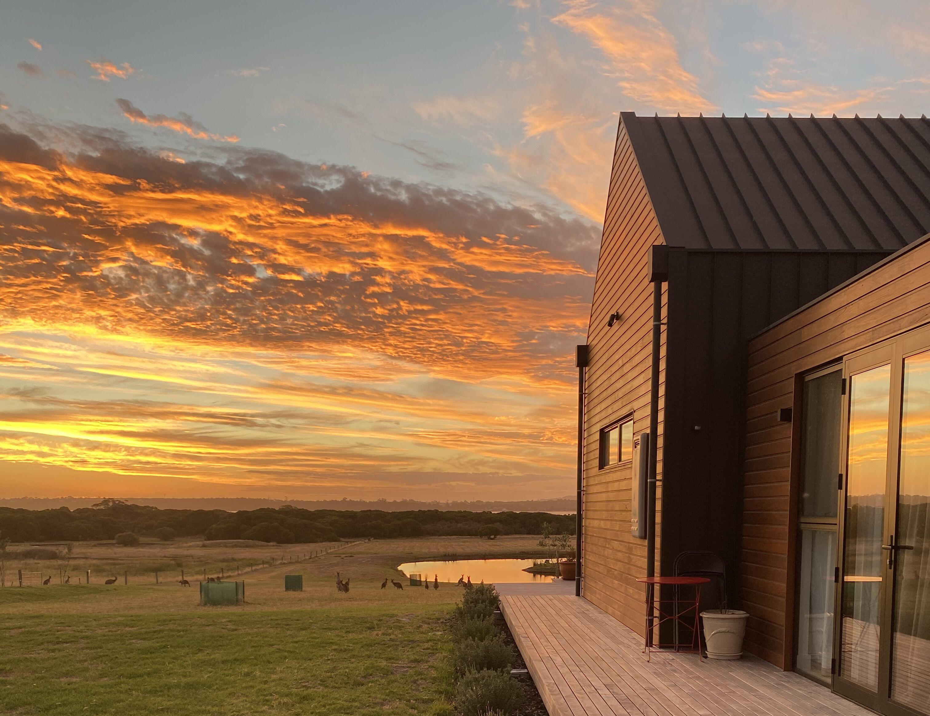 lodge(lodged) lodge(lodged)
