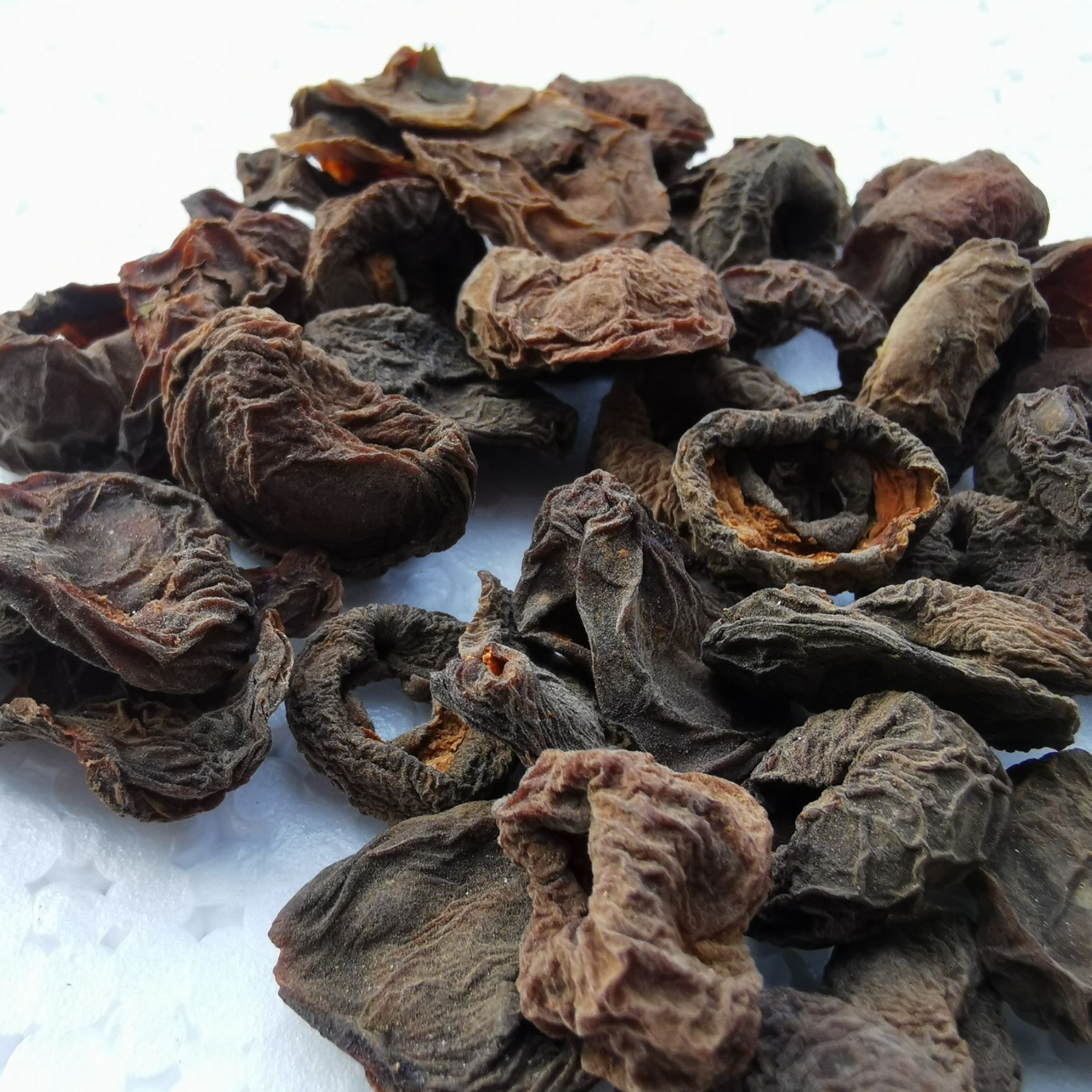 乌梅干的功效与作用及禁忌症(乌梅干的功效与作用和适用人群) 乌梅干的功效与作用及禁忌症(乌梅干的功效与作用和适用人群)