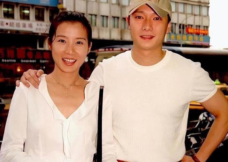 谢祖武老婆(谢祖武老婆江婷琳全家福照片) 谢祖武老婆(谢祖武老婆江婷琳全家福照片)