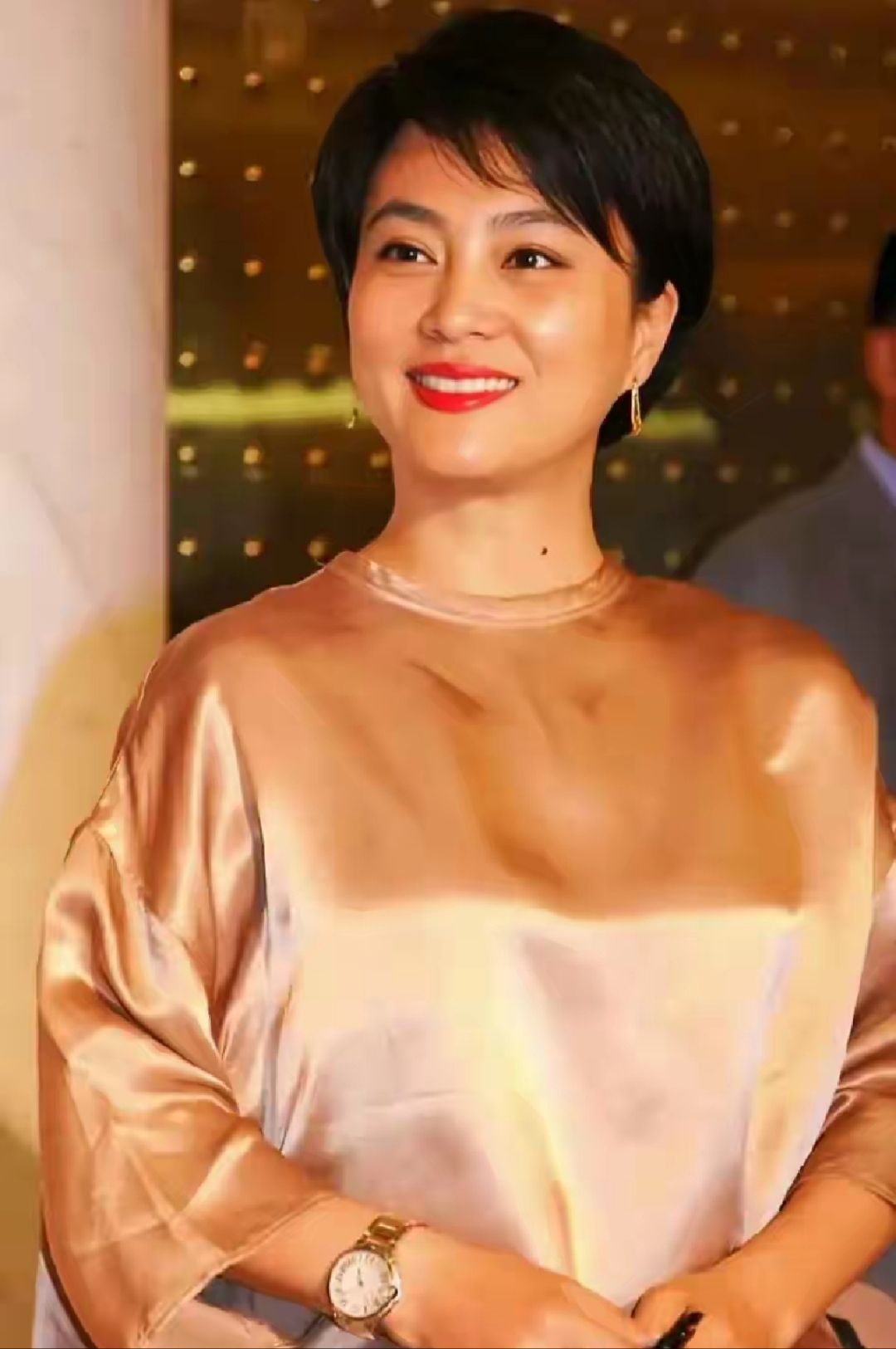 元彪老婆(元彪老婆年轻照片) 元彪老婆(元彪老婆年轻照片)