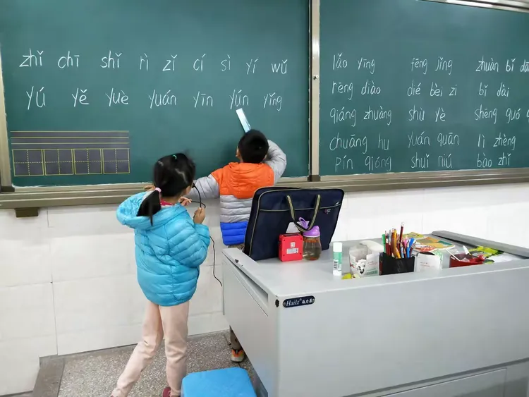 帮忙的拼音(帮忙的拼音怎么拼读)