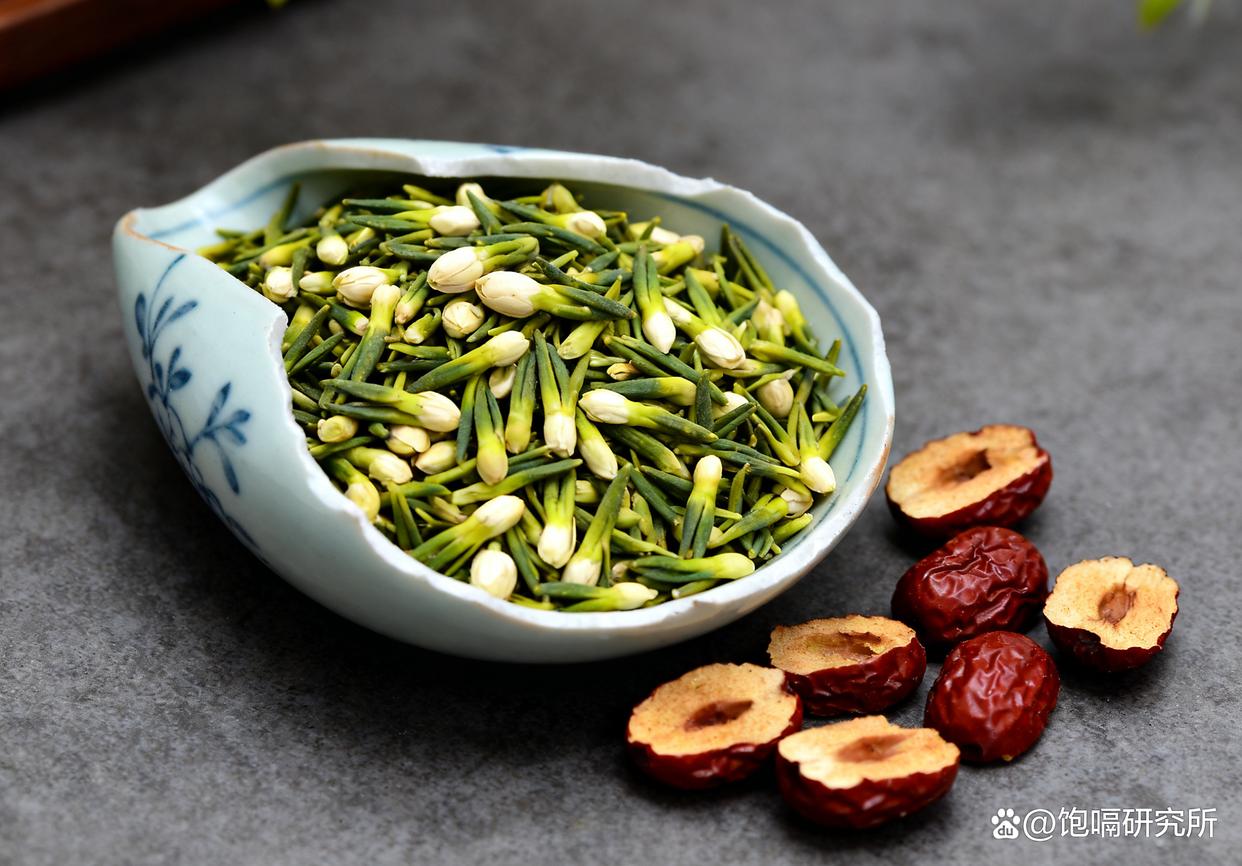 莲子心的副作用与禁忌(莲子心吃了有什么功效?) 莲子心的副作用与禁忌(莲子心吃了有什么功效?)