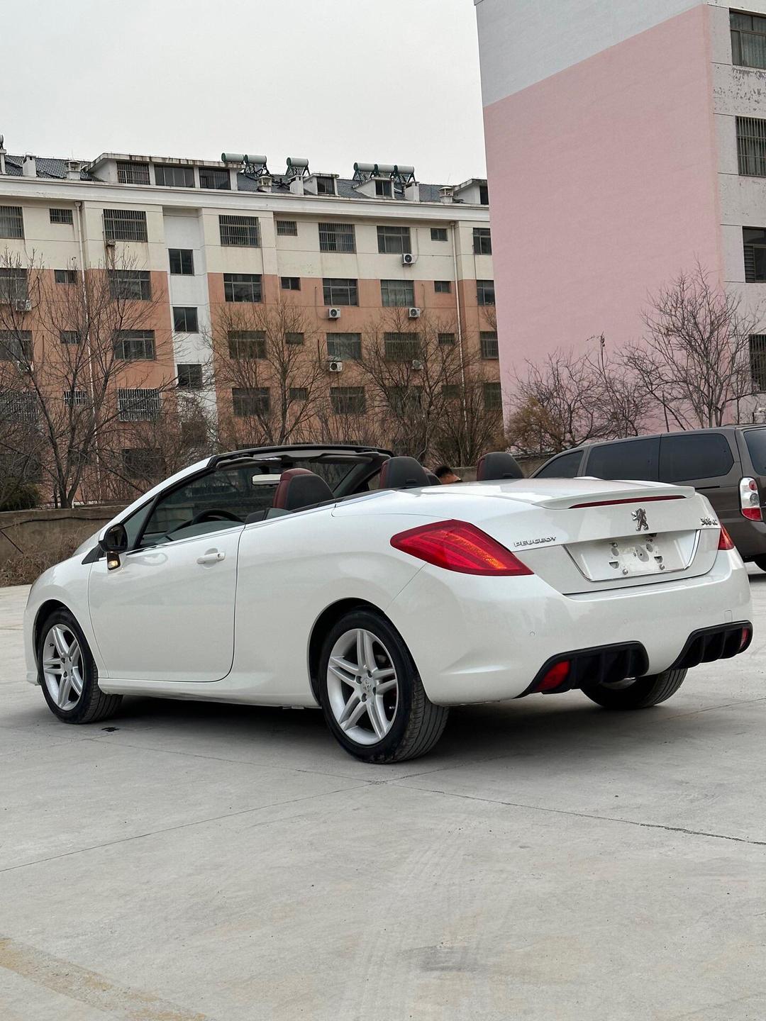 标致206cc(标致206CC发动机舱)